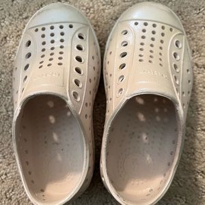 Native iridescent sneakers C7